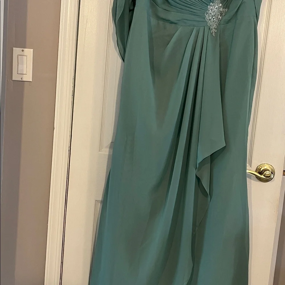 Formal Long Gown - Picture 9 of 15